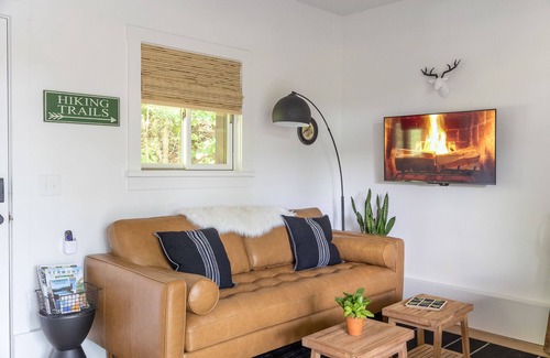 Eden House | Songbird Studio VT- Lakefront w/firepit & kayaks