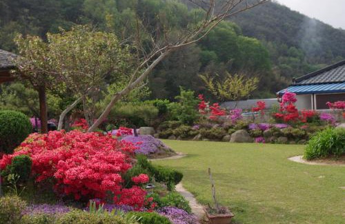 Wonyul-ri House | Songjukheon Pension