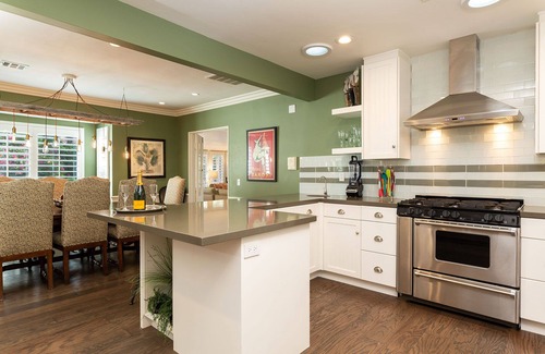 The Movie Colony House | Songwriter's Sanctuary In Movie Colony Neighborhood! Private! Walk to Downtown!