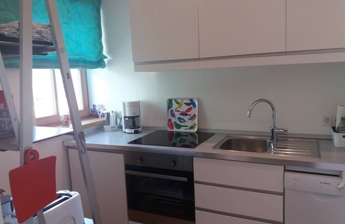 Chieming Apartment | Sonnige Ferienwohnung mit einem Schlafzimmer und Westbalkon