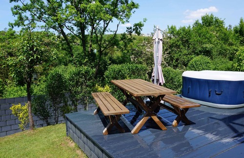 Heuchelhof Apartment | Sonnige Ferienwohnung für bis zu 4 Personen Direkt in der Natur