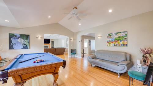 Sebastopol House | Sonoma Hideaway w Private Pool Fire Pit Game Room Guest Studios