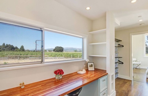 Vineburg House | Sonoma-Napa Wine Country retreat. Surrounded by vineyards, views, & privacy