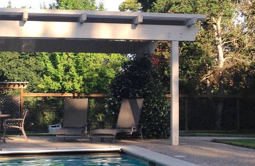 Santa Rosa Cottage | Sonoma Rosso: Poolside Luxury for 2