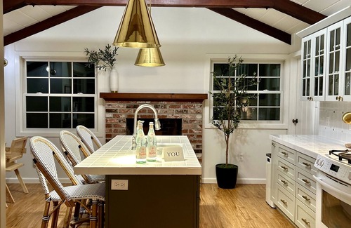 Santa Rosa House | Sonoma Wine Country Cottage with Spa Amenitiesnn