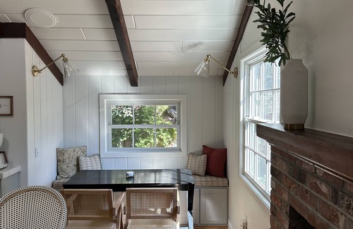 Santa Rosa House | Sonoma Wine Country Cottage with Spa Amenitiesnn