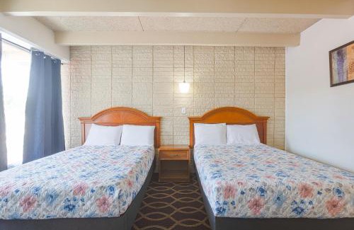 Breezewood Hotel | Sonrise Inn Lincoln Hwy By OYO