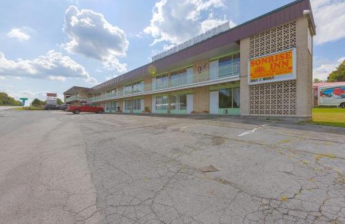 Breezewood Hotel | Sonrise Inn Lincoln Hwy By OYO