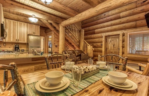 Cosby Cabin | Sonshine By The Stream, Creek Side, $685 FREE tickets each paid day!
