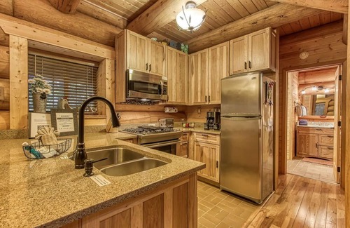 Cosby Cabin | Sonshine By The Stream, Creek Side, $685 FREE tickets each paid day!