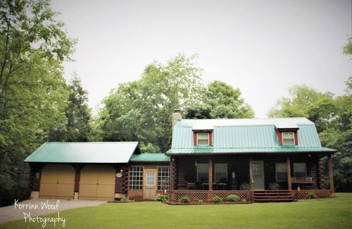 Cross Plains Cabin | Sonshine Cabin is your own private park. With wildlife or a hike to the creek.