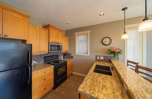 Sooke Cottage | Sooke 2 Bedroom Townhouse