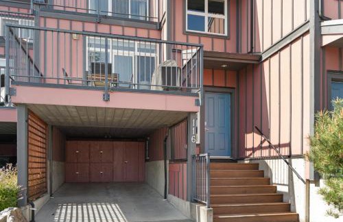 Sooke House | Sooke Harbour Resort & Marina