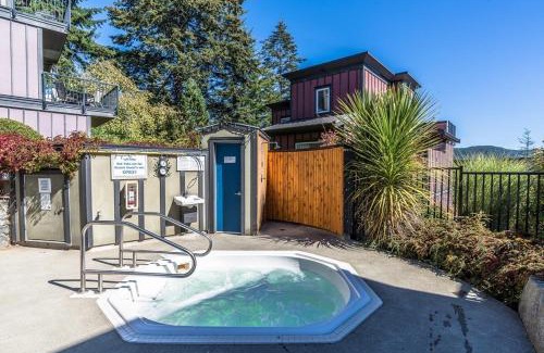 Sooke House | Sooke Harbour Townhouse