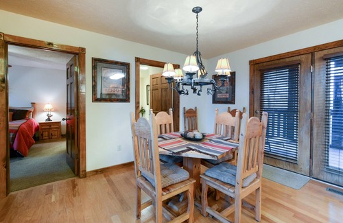 Reeds Spring House | Sooner Settle Lodge