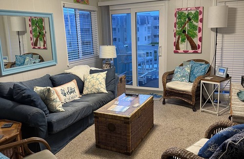 Morehead City Condo | Soothing 2-bedroom condo with WiFi in Atlantic Beach