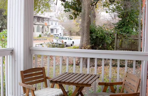 Evansville Apartment | Soothing 2-bedroom apartment with AC in Evansville
