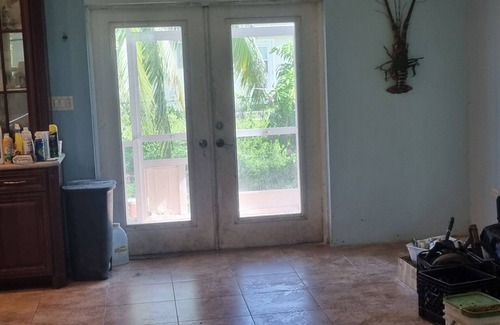 Breakers House | Soothing 3-bedroom house with AC in Frank Sound