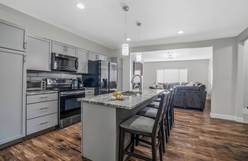 Millvale House | Soothing 4-bedroom house with WiFi in Pittsburgh