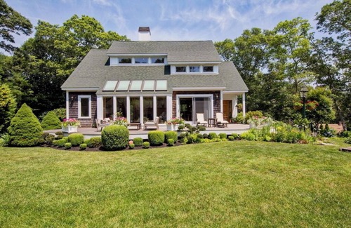 Vineyard Haven House | Soothing 4-bedroom house with a built full yard andAC in charming Tisbury