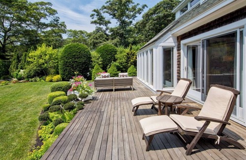 Vineyard Haven House | Soothing 4-bedroom house with a built full yard andAC in charming Tisbury