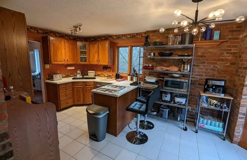 Springwater Cottage | Soothing 4-Season Work & Play Lakehouse
