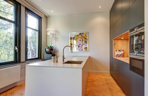 Oud-Zuid Apartment | Soothing apartment with WiFi in charming Amsterdam Oud Zuid
