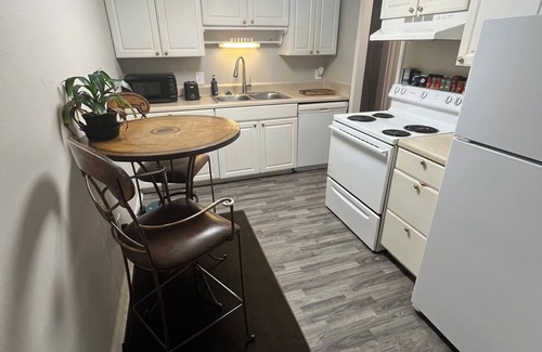 Laurel Apartment | Soothing apartment with AC in charming Henrico