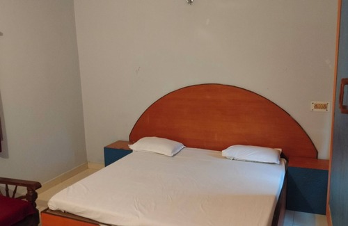 Sarnath Bed & Breakfast | Soothing bed & breakfast with WiFi in Khajuhi