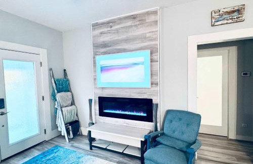 Nederland House | Soothing Blues in Peaceful 2BR 1BA Cottage