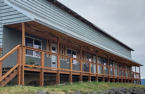 Roseburg Apartment | Soothing coyote-themed apartment with fitness room in Winston