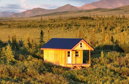 Healy Cabin | Soothing dry cabin at 8 miles out Stampede Road.