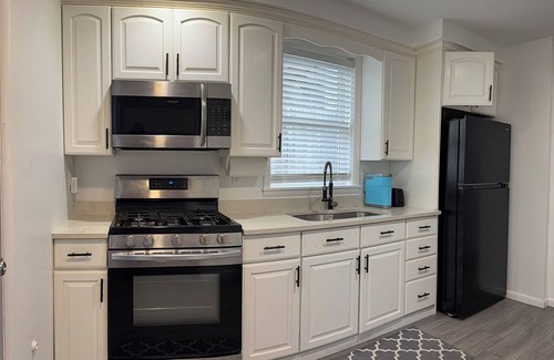 South Side Slopes House | Soothing entire 3-bedroom 2-fullbath house with AC in Pittsburgh