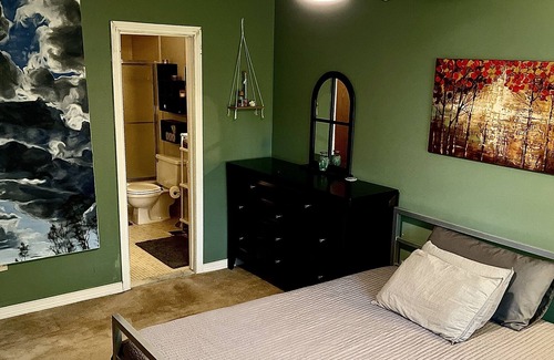 Southfield Condo | Soothing Getaway + Sauna + Queen Bed + Balcony