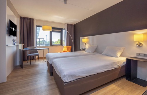 Municipality of Nieuwegein House | Soothing Retreat with Indoor Pool, Free Parking & Relaxing Outdoor Spaces