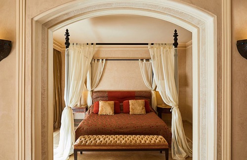 Makadi Bay Hotel | Soothing Spa Escape Steps from Makadi Beach | Luxurious Room with Outdoor Pool