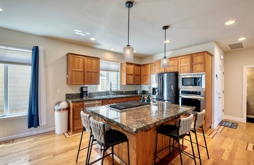 Mill Creek House | SOOTHING VILLA: Spacious house, nice neighborhood