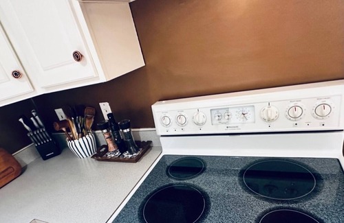 Broomall Apartment | Sophia's Flat A-No Step/Pet Friendly at Quiet & Peaceful Suburb