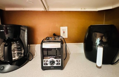 Broomall Apartment | Sophia's Flat A-No Step/Pet Friendly at Quiet & Peaceful Suburb