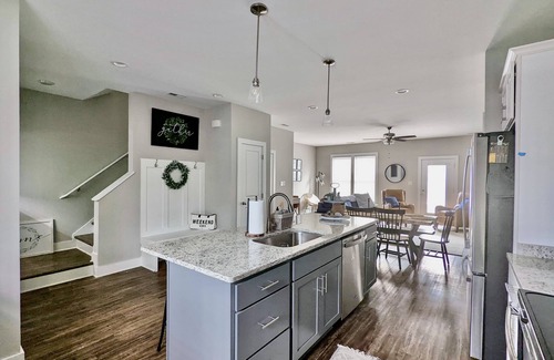 Naruna House | Sophie’s House- Cozy townhouse near Liberty University