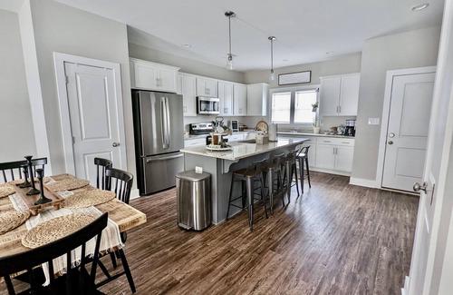 Naruna House | Sophie’s House- Cozy townhouse near Liberty University