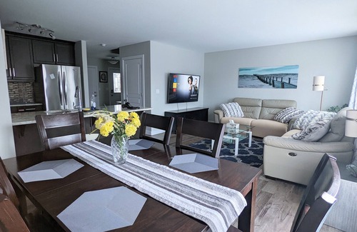 Stonebridge House | Sophie's @ Sask w/bsmnt suite - 4BR/3.5BA