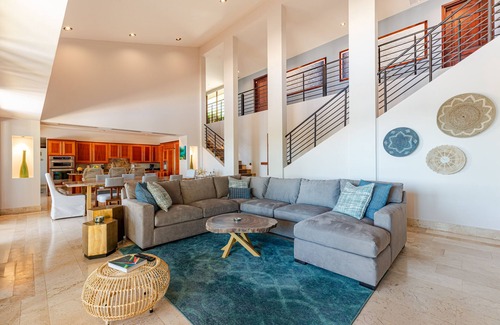 Liberia House | Sophisticated design and breathtaking ocean view unite in this golfer's paradise