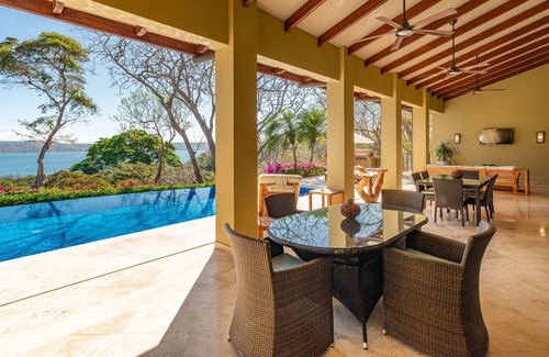 Liberia House | Sophisticated design and breathtaking ocean view unite in this golfer's paradise