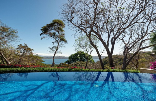 Liberia House | Sophisticated design and breathtaking ocean view unite in this golfer's paradise