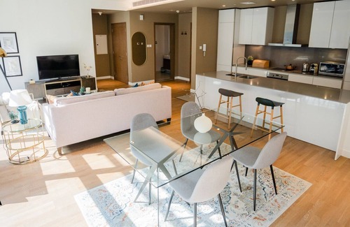 Al Wasl Apartment | Sophisticated 1BR in City Walk