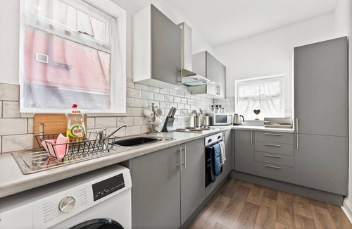 Doncaster House | Sophisticated 2 bed in Doncaster sleeps 6!