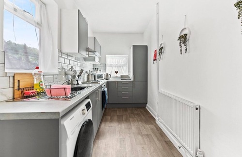 Doncaster House | Sophisticated 2 bed in Doncaster sleeps 6!