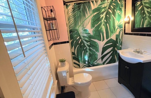 Salisbury Street House | Sophisticated 3 BR Home in the Heart of Worcester : Urban Oasis w/Hot Tub