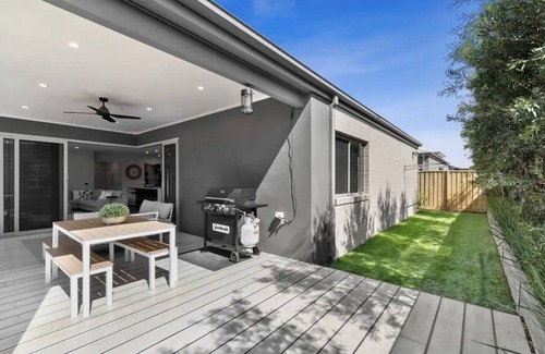 Mount Duneed House | Sophisticated Abode nnLuxurious and contemporary home just 10 mins to the beach